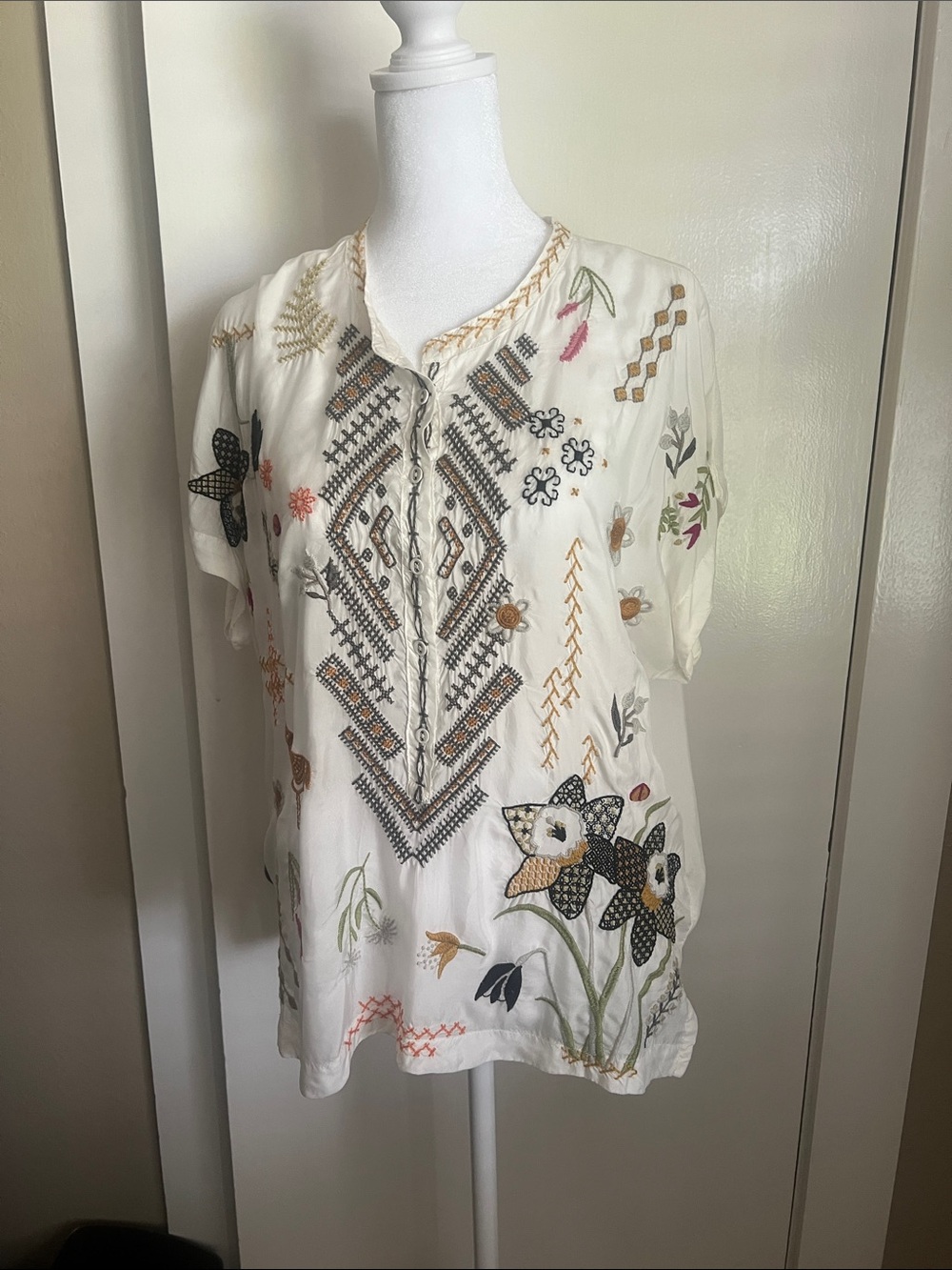 Johnny Was White Embroidered Floral Folk Blouse